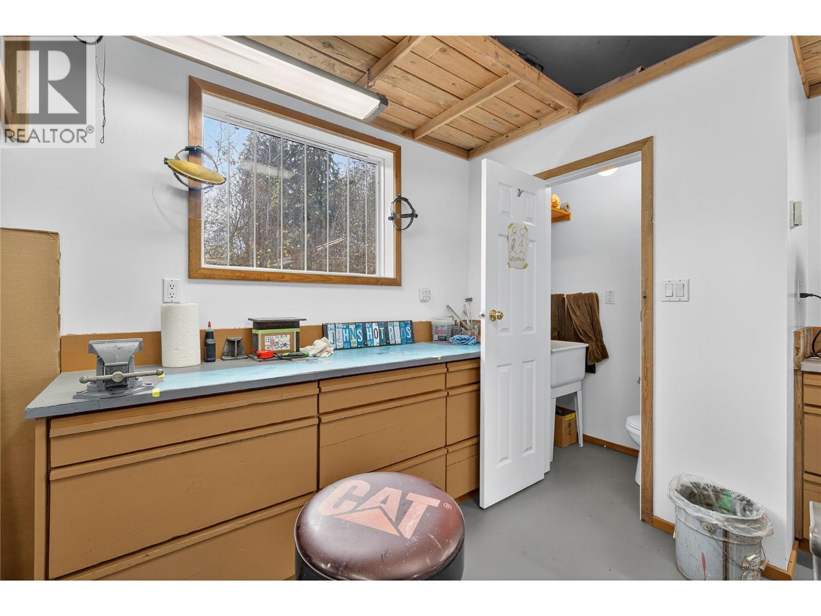 2940 Birch Lane. Blind Bay, British Columbia