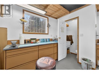 2940 Birch Lane. Blind Bay, British Columbia