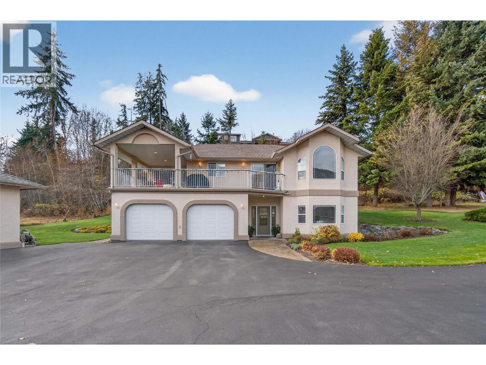 2940 Birch Lane. Blind Bay, British Columbia