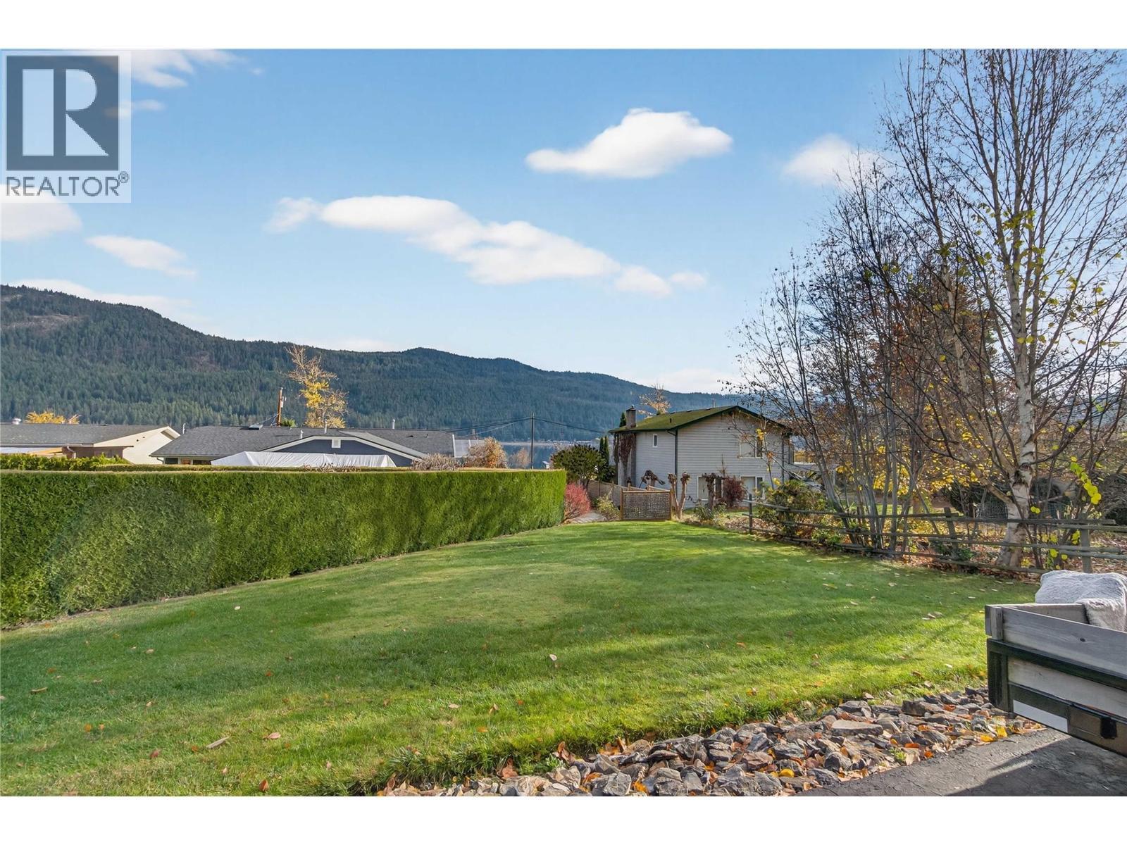 2940 Birch Lane. Blind Bay, British Columbia