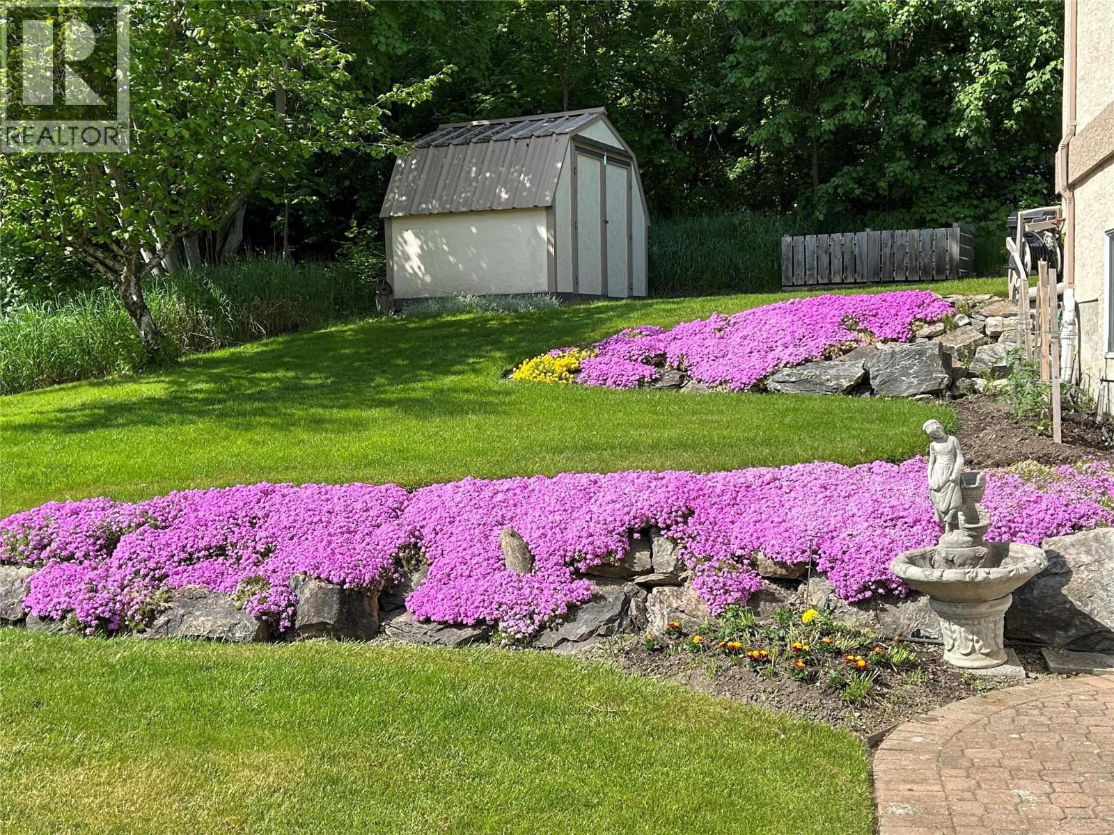 2940 Birch Lane. Blind Bay, British Columbia