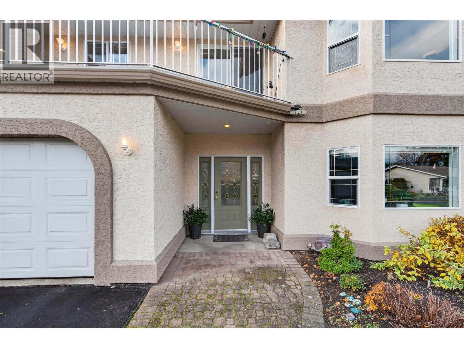 2940 Birch Lane. Blind Bay, British Columbia