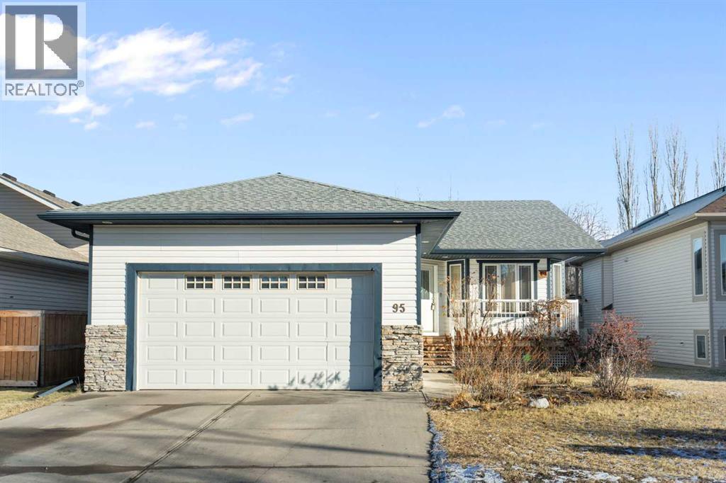 95 Cambridge Glen Drive, Strathmore