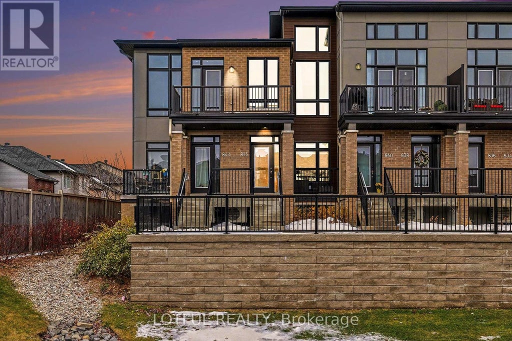 842 Ralph Hennesy Avenue, Ottawa