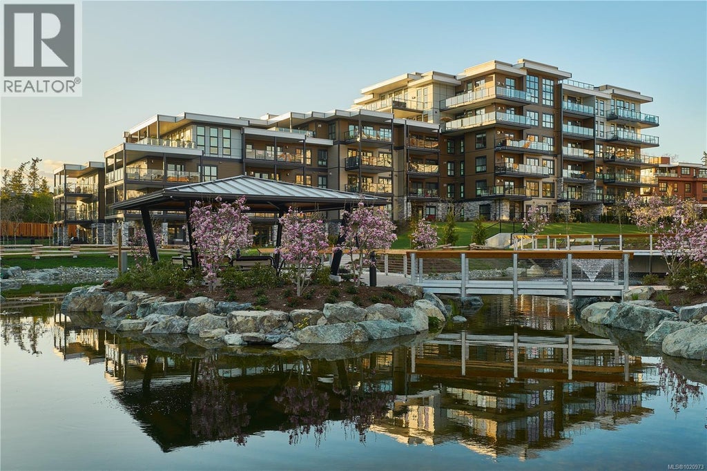 204 741 Travino Lane, Saanich