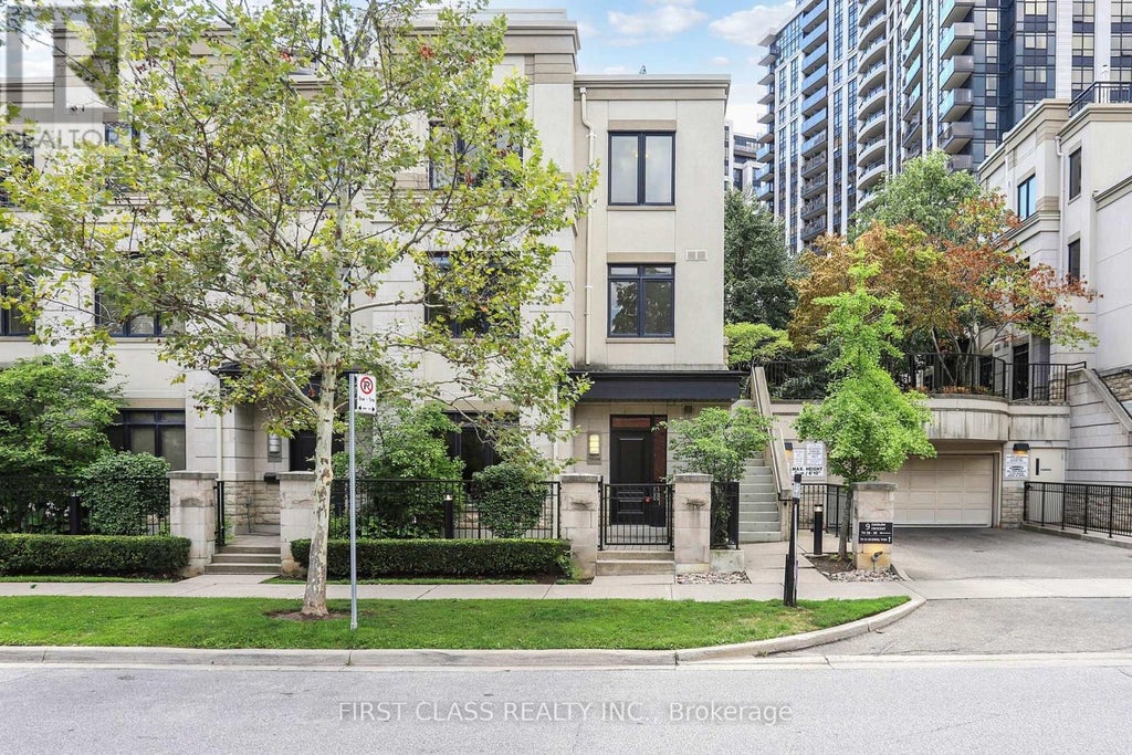 Th 28 - 9 Oakburn Crescent, Toronto (willowdale East)