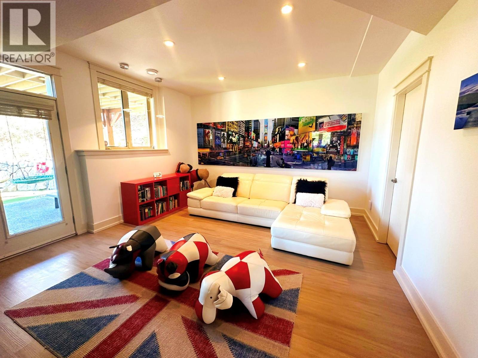 253 Dormie Place. Vernon, British Columbia