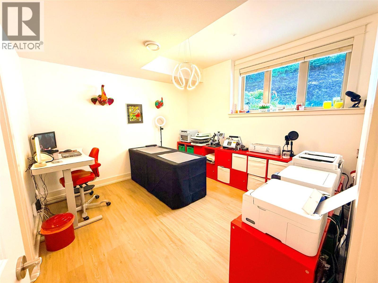 253 Dormie Place. Vernon, British Columbia