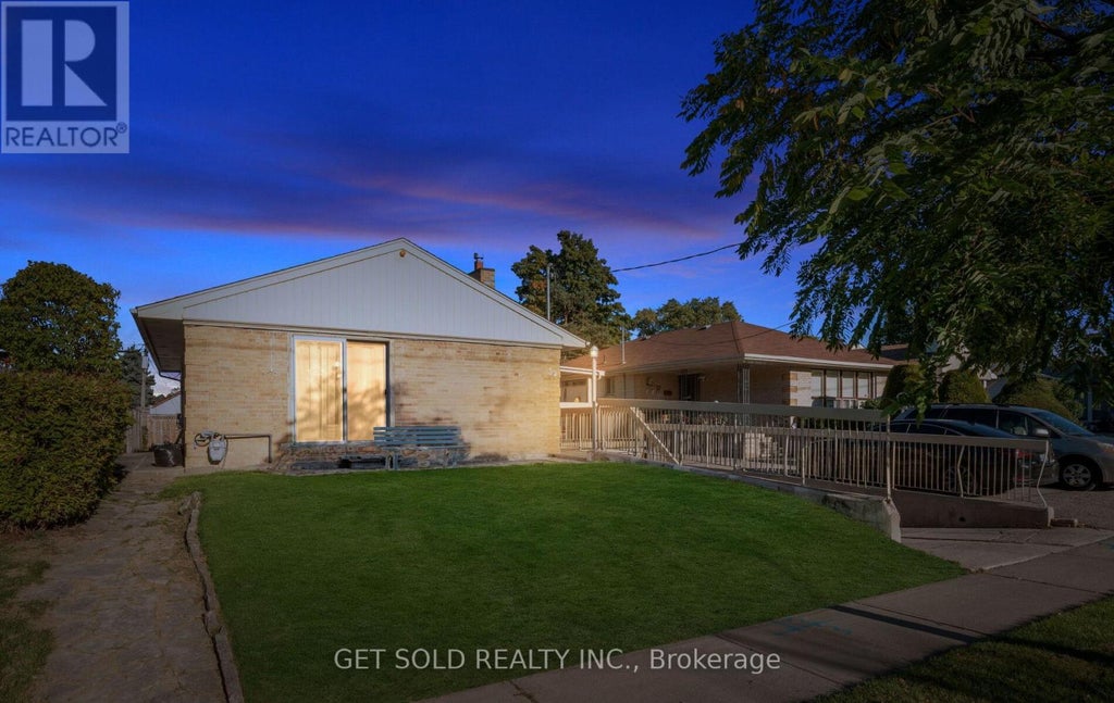 39 Pakenham Drive, Toronto (rexdale-Kipling)