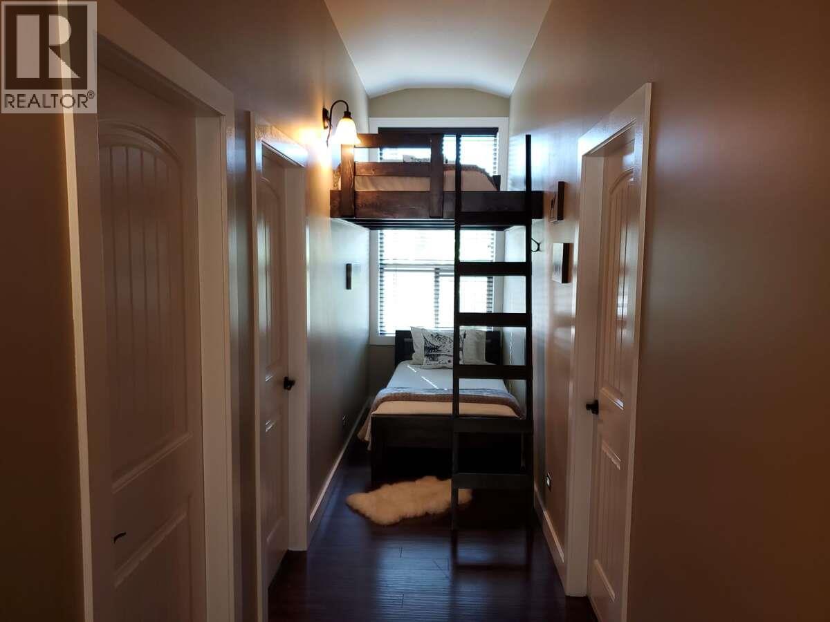 9200 Shale Avenue. Summerland, British Columbia