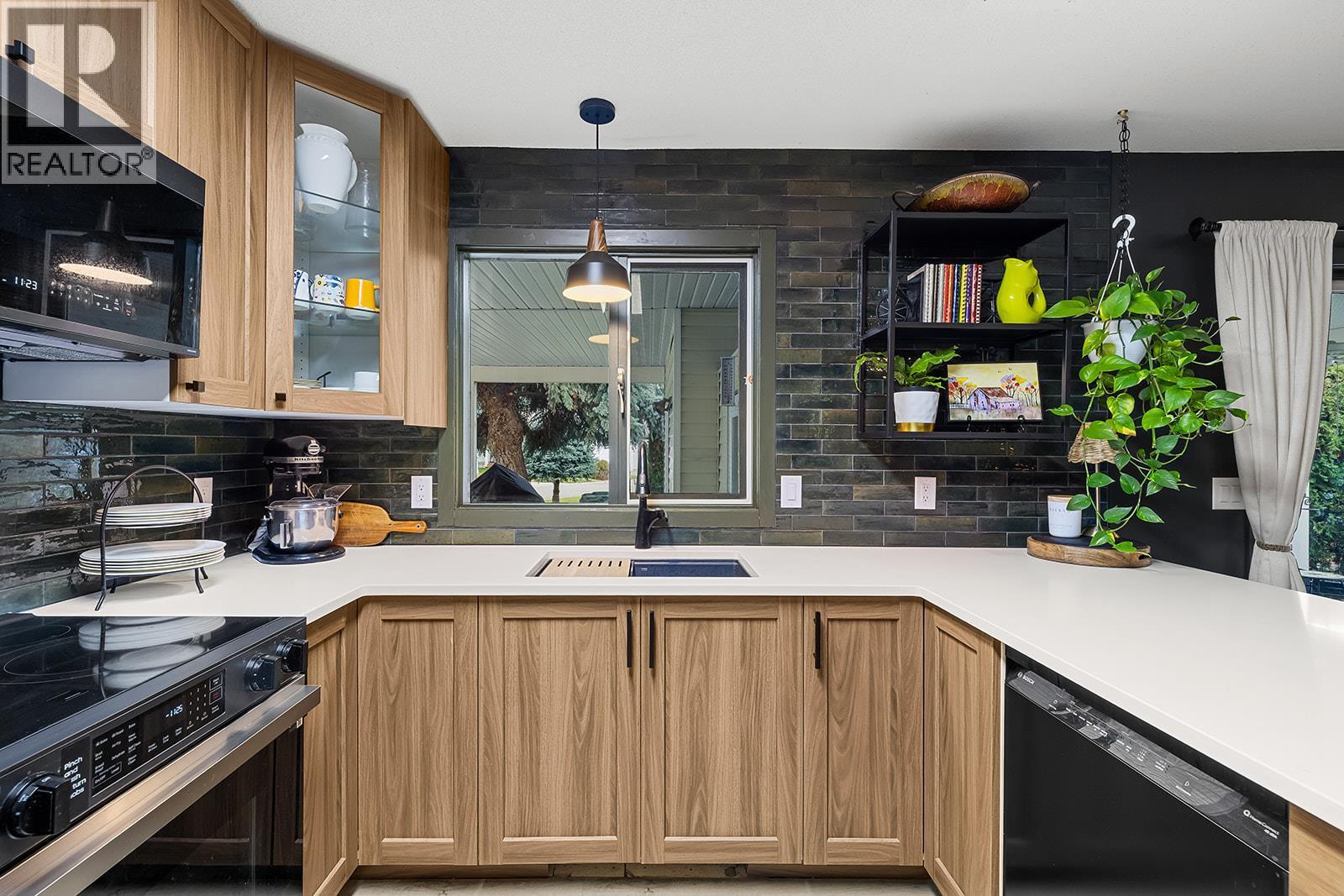 1255 Raymer Avenue Unit# 166. Kelowna, British Columbia