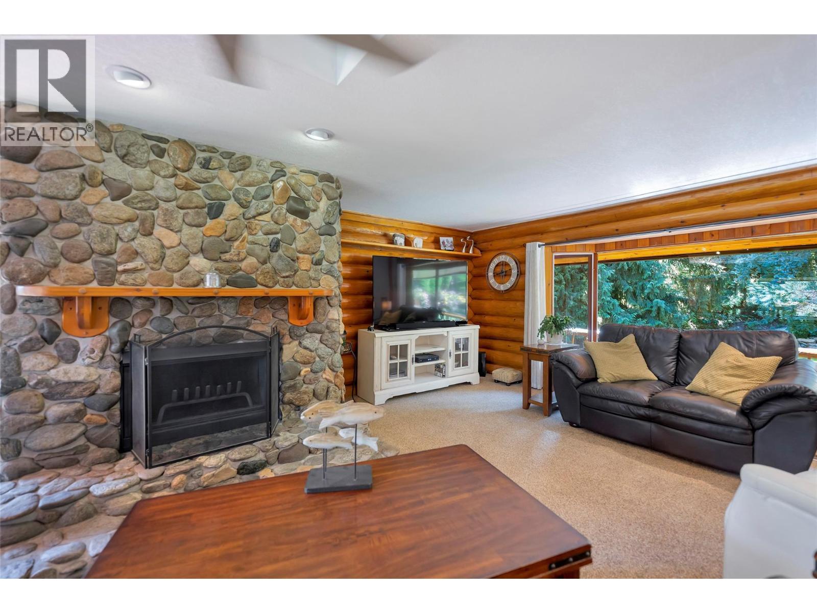 2726 Tranquil Place. Blind Bay, British Columbia