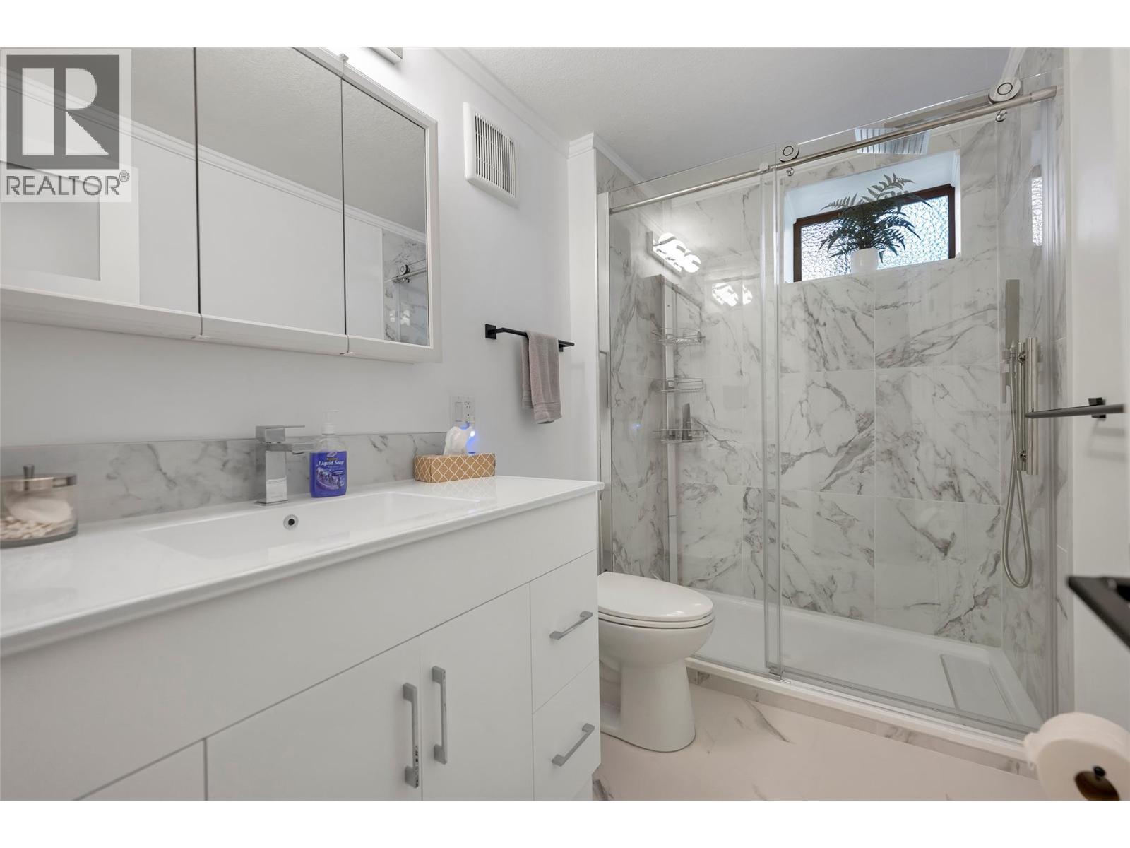 2726 Tranquil Place. Blind Bay, British Columbia