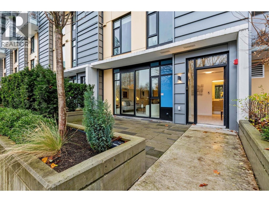 Th1431 Hunter Street, North Vancouver