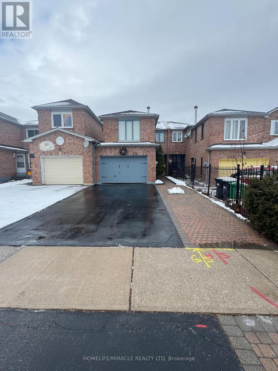 711 Ashprior Avenue, Mississauga (hurontario)