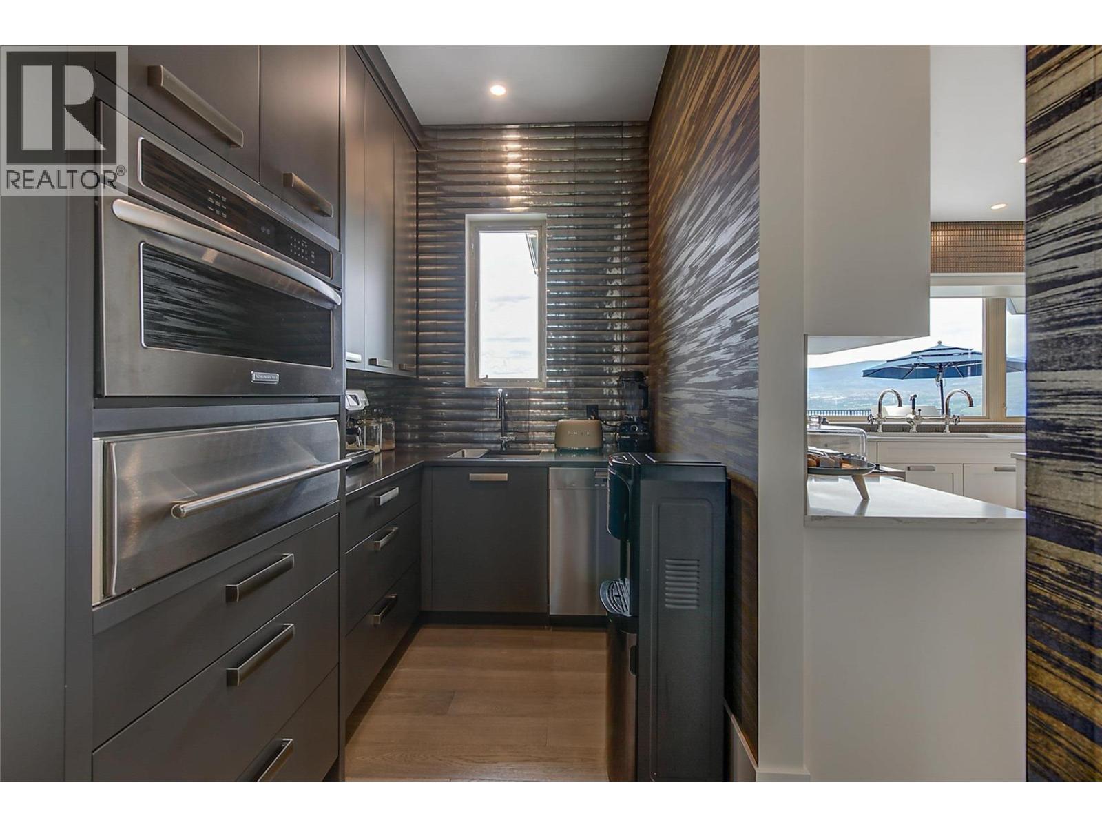 1520 Vineyard Drive. West Kelowna, British Columbia