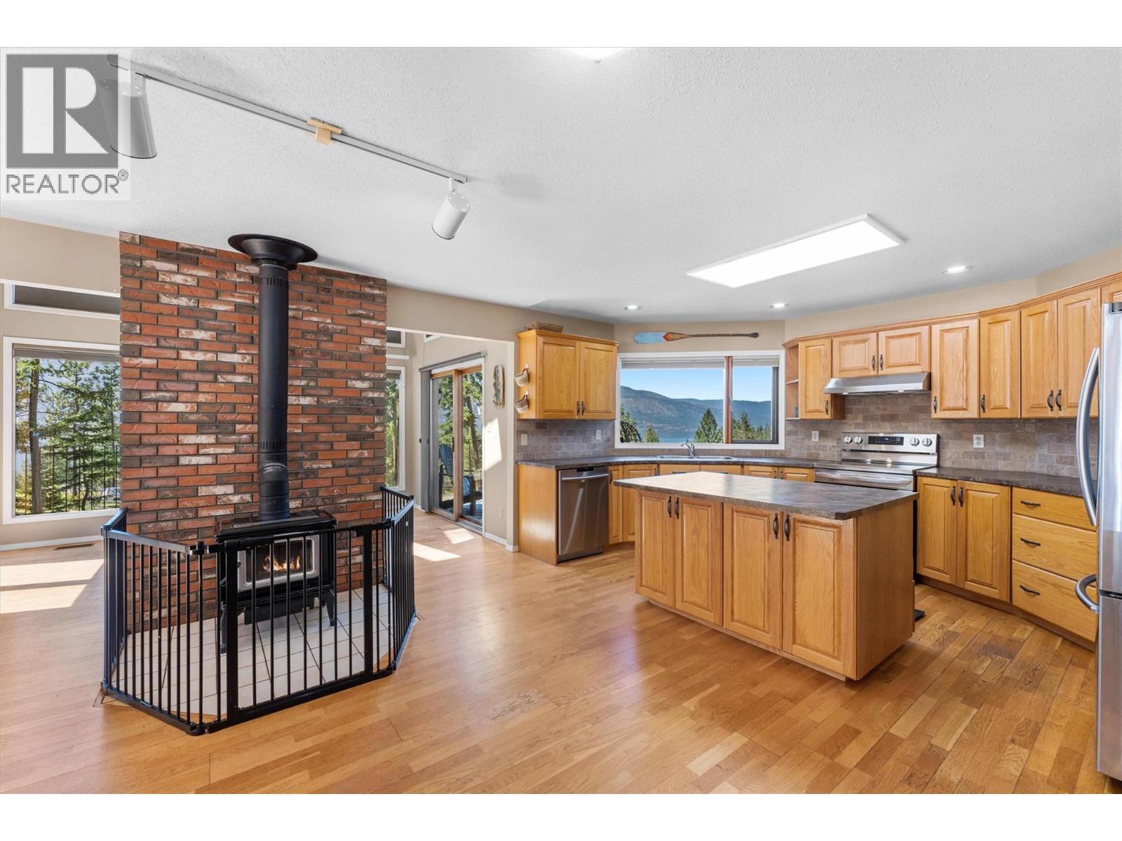 4555 Ottley Road. Lake Country, British Columbia