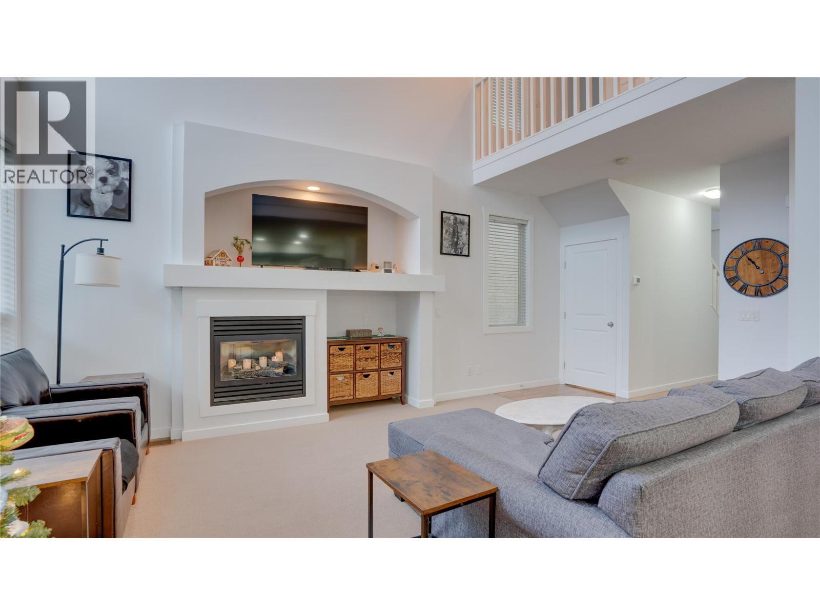 671 24 Street Ne Unit# 3. Salmon Arm, British Columbia