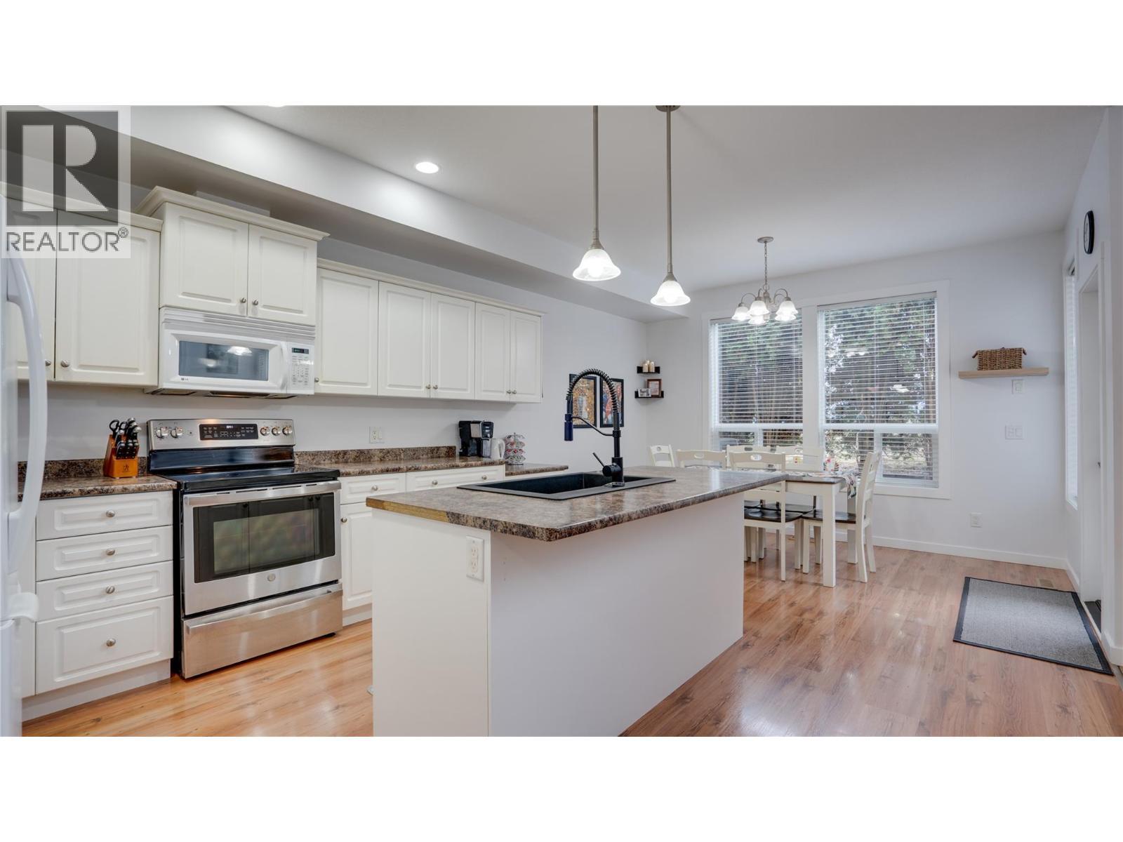 671 24 Street Ne Unit# 3. Salmon Arm, British Columbia