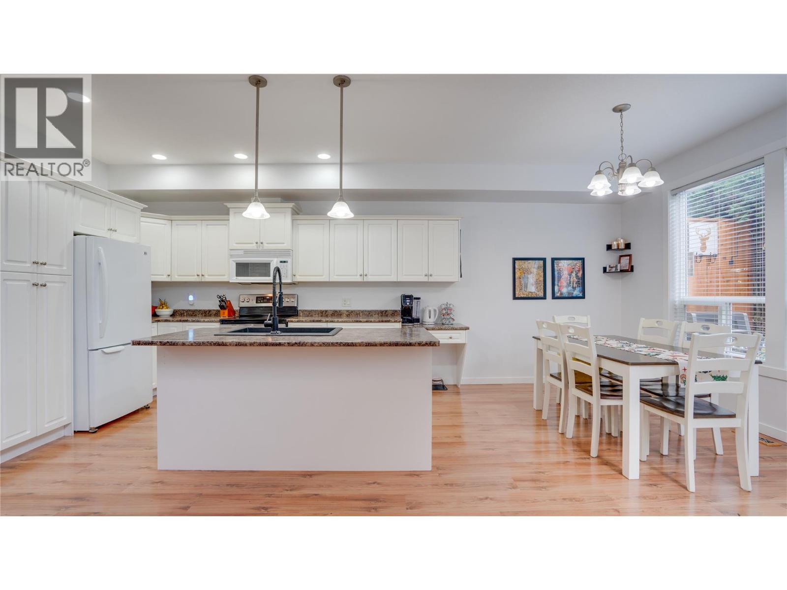 671 24 Street Ne Unit# 3. Salmon Arm, British Columbia