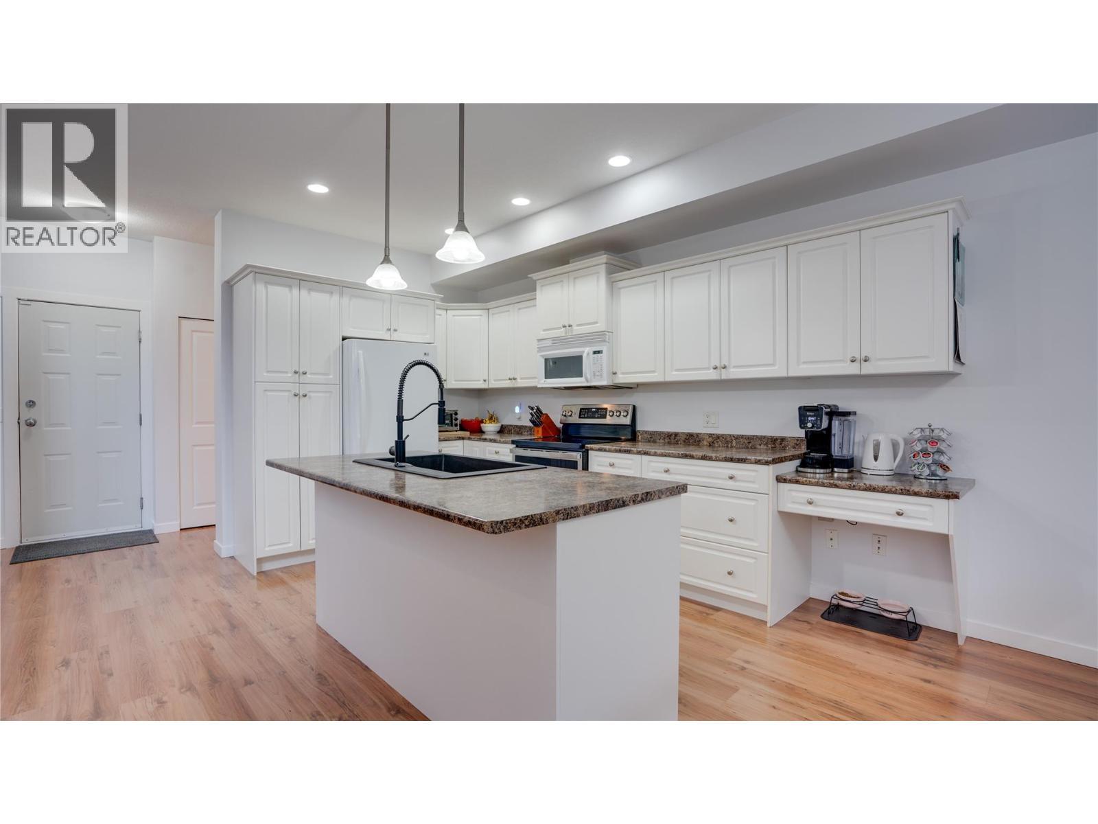 671 24 Street Ne Unit# 3. Salmon Arm, British Columbia