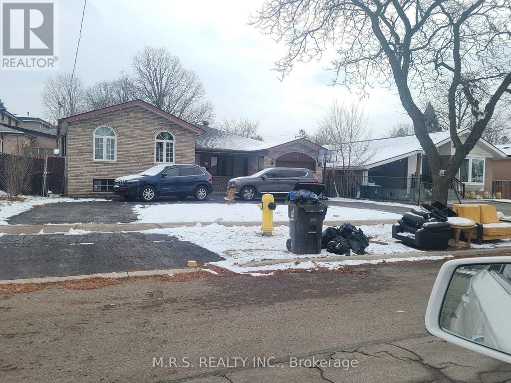 61 Bloomington Crescent, Toronto (black Creek)