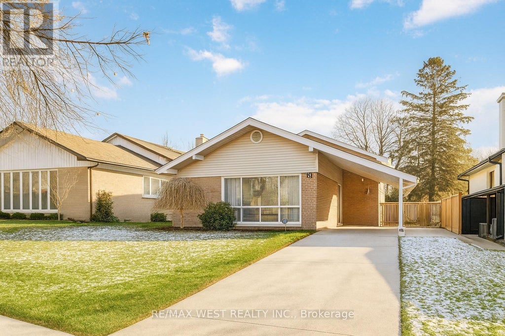 5 Henley Crescent, Toronto (rexdale-Kipling)