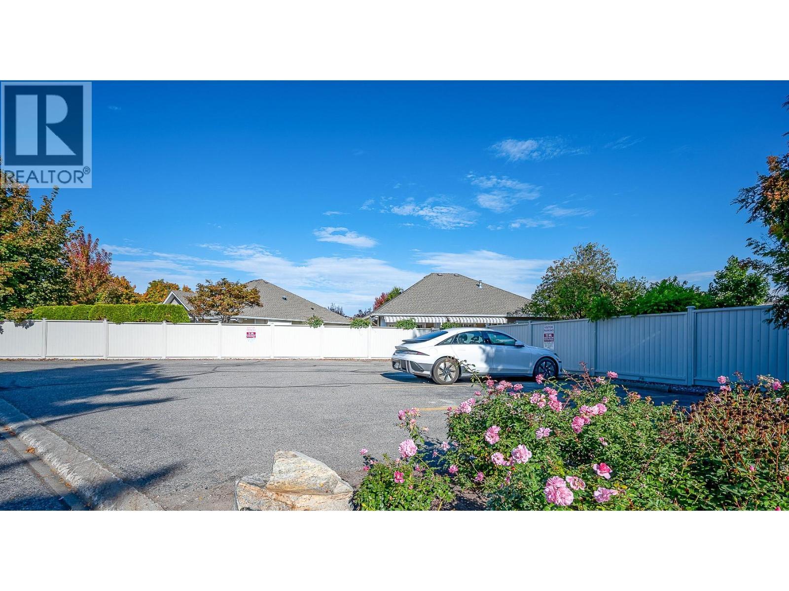 609 Truswell Road Unit# 105. Kelowna, British Columbia