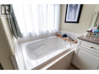 2550 Golf Course Drive Unit# 11. Blind Bay, British Columbia