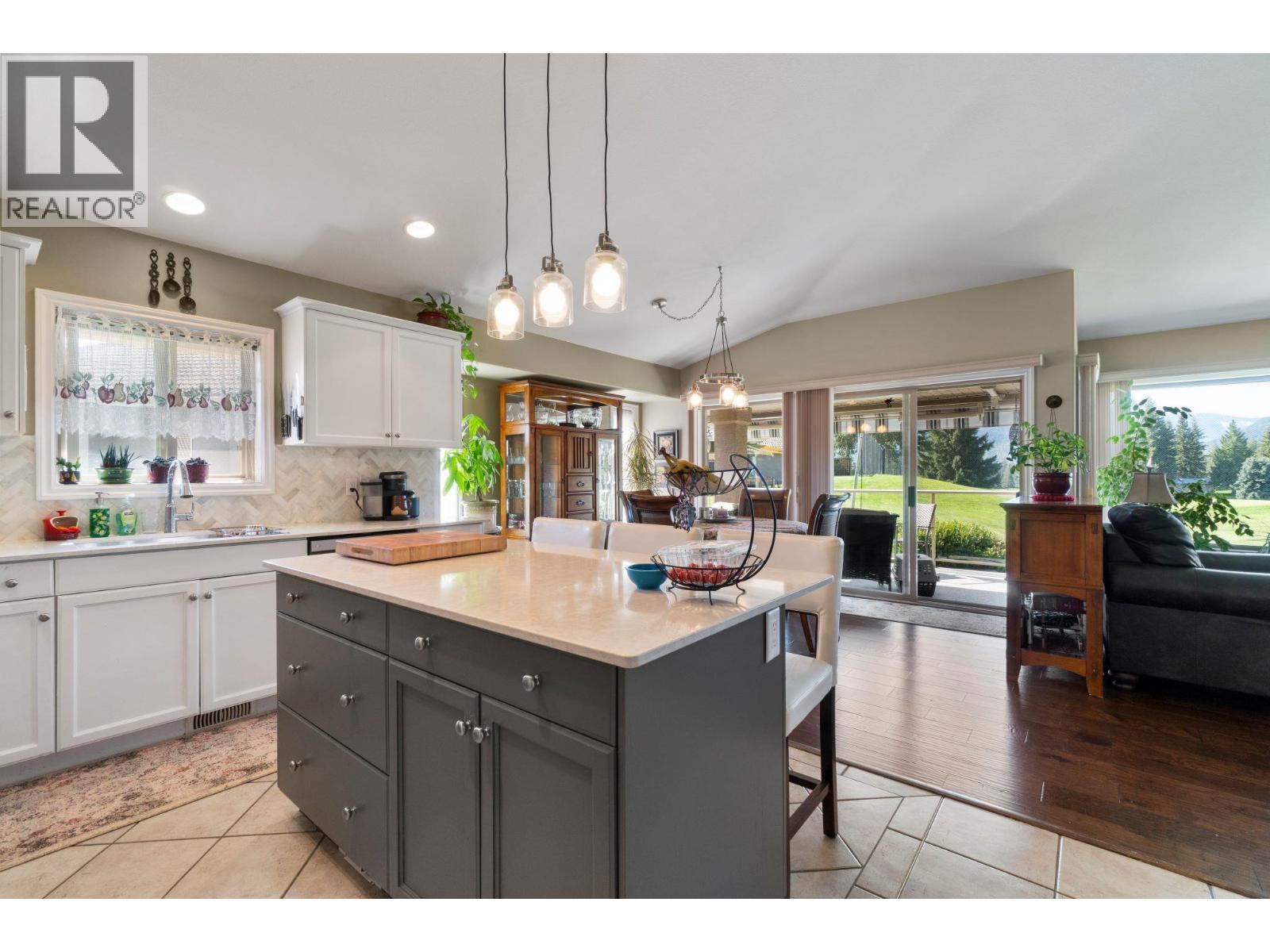 2550 Golf Course Drive Unit# 11. Blind Bay, British Columbia