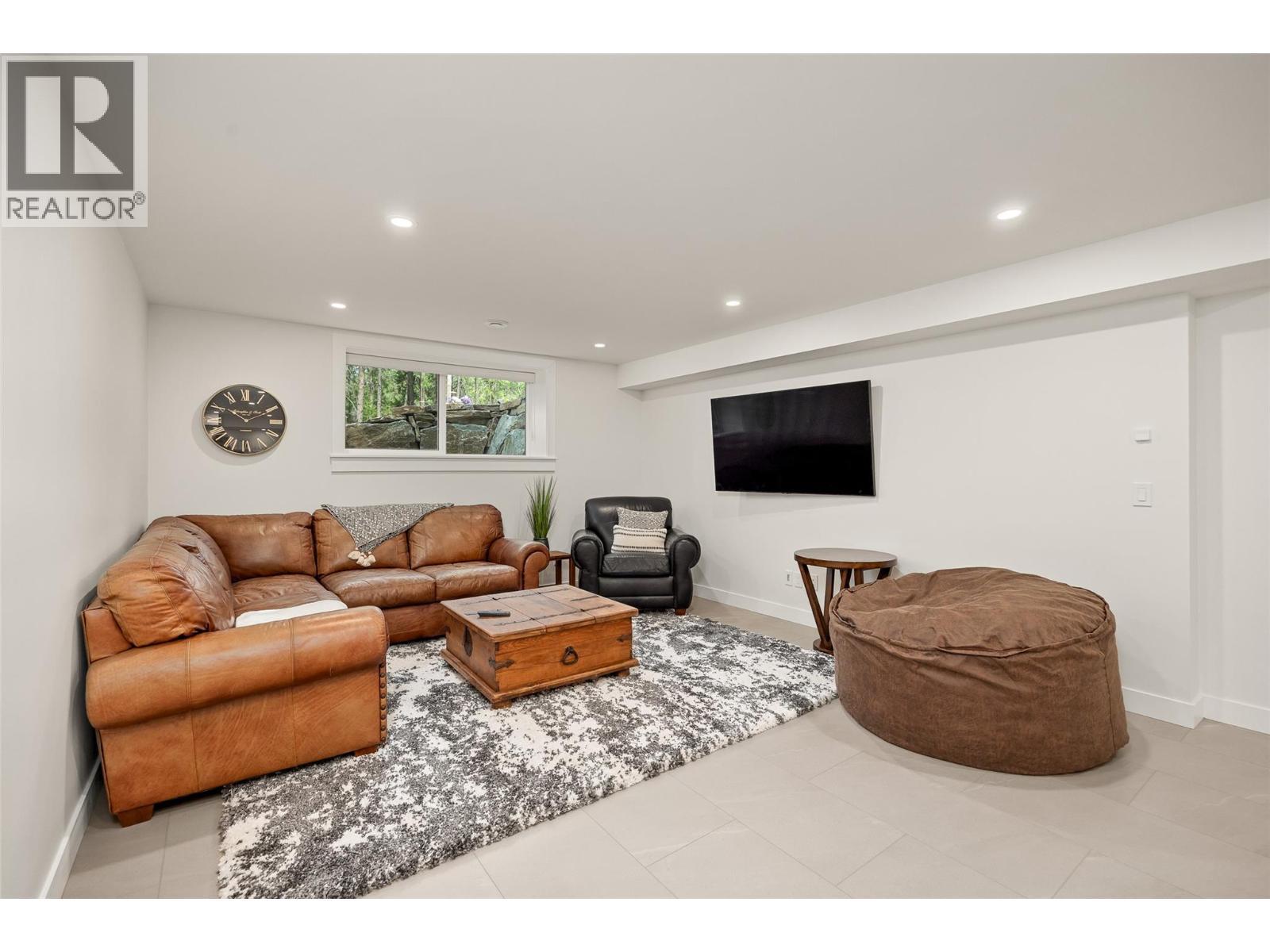 4135 June Springs Road. Kelowna, British Columbia