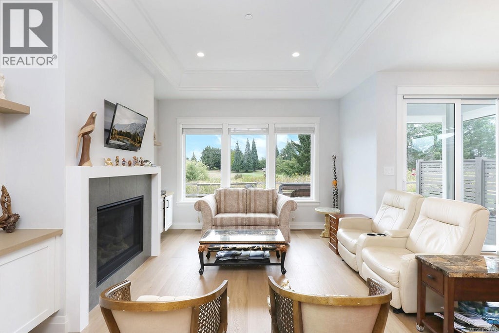 124 1444 Crown Isle Drive, Courtenay