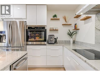 6178 Lipsett Avenue. Peachland, British Columbia