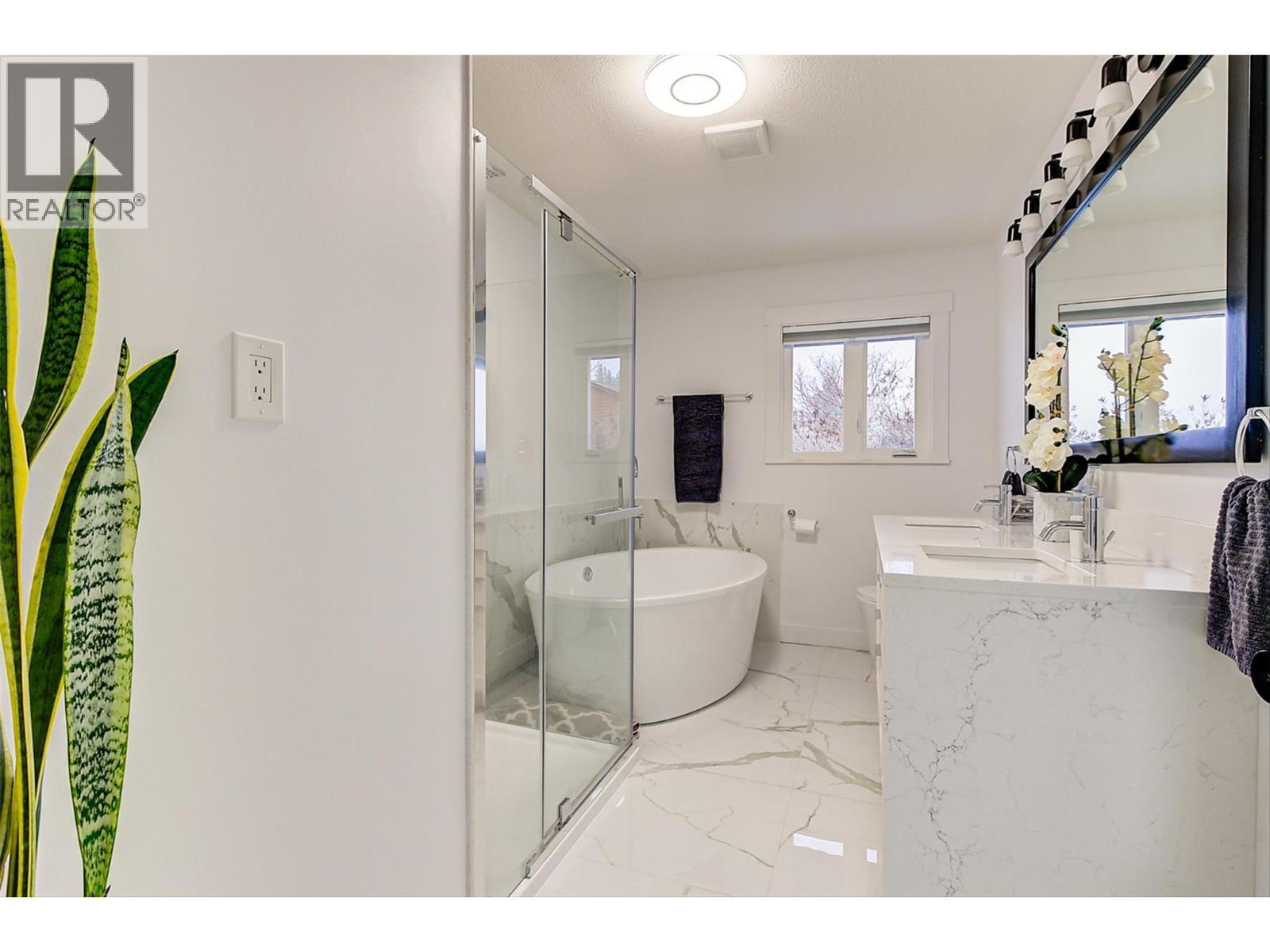 6178 Lipsett Avenue. Peachland, British Columbia