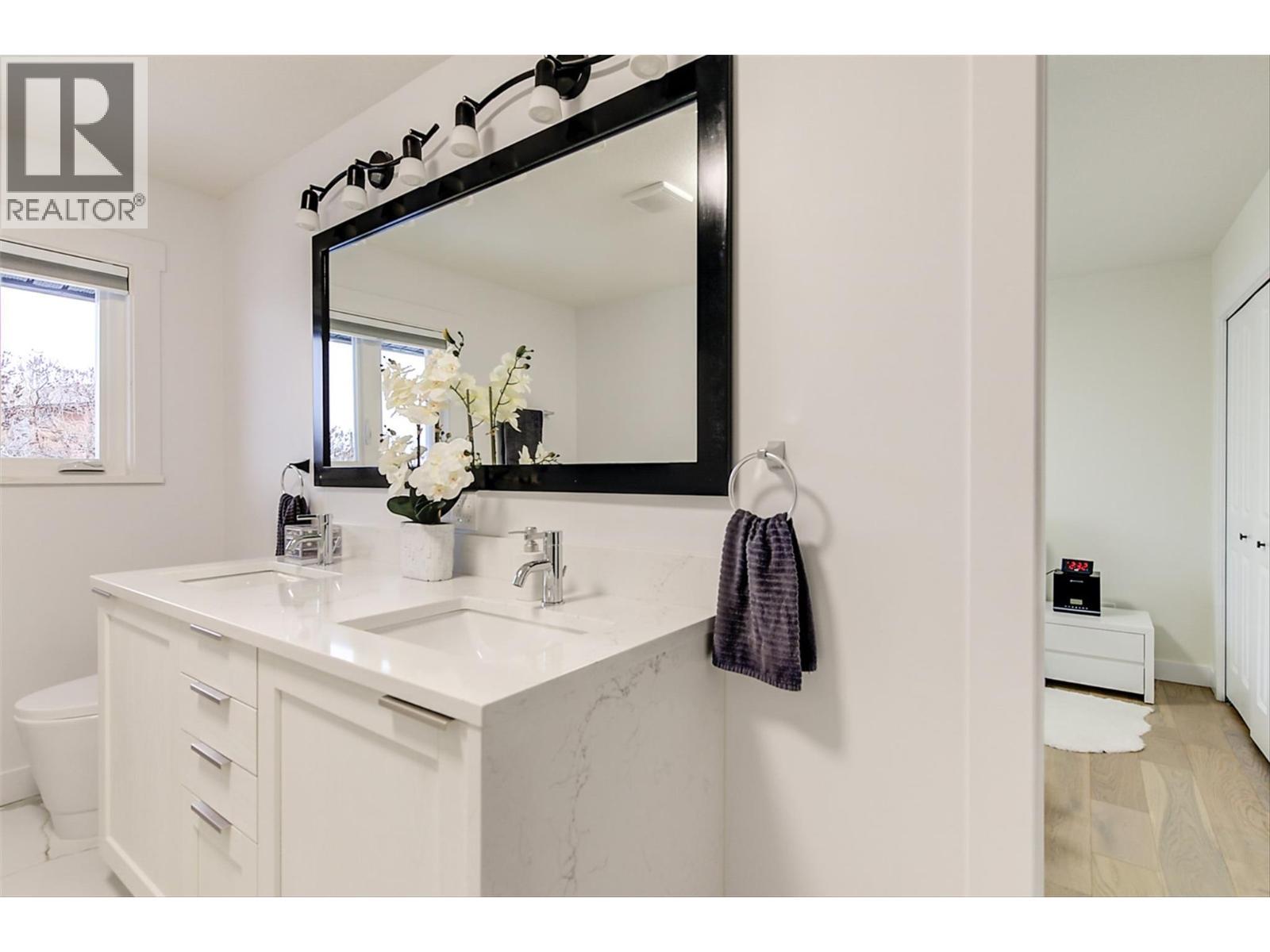 6178 Lipsett Avenue. Peachland, British Columbia