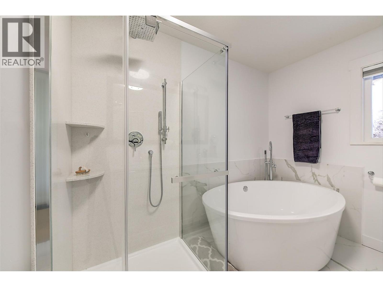 6178 Lipsett Avenue. Peachland, British Columbia