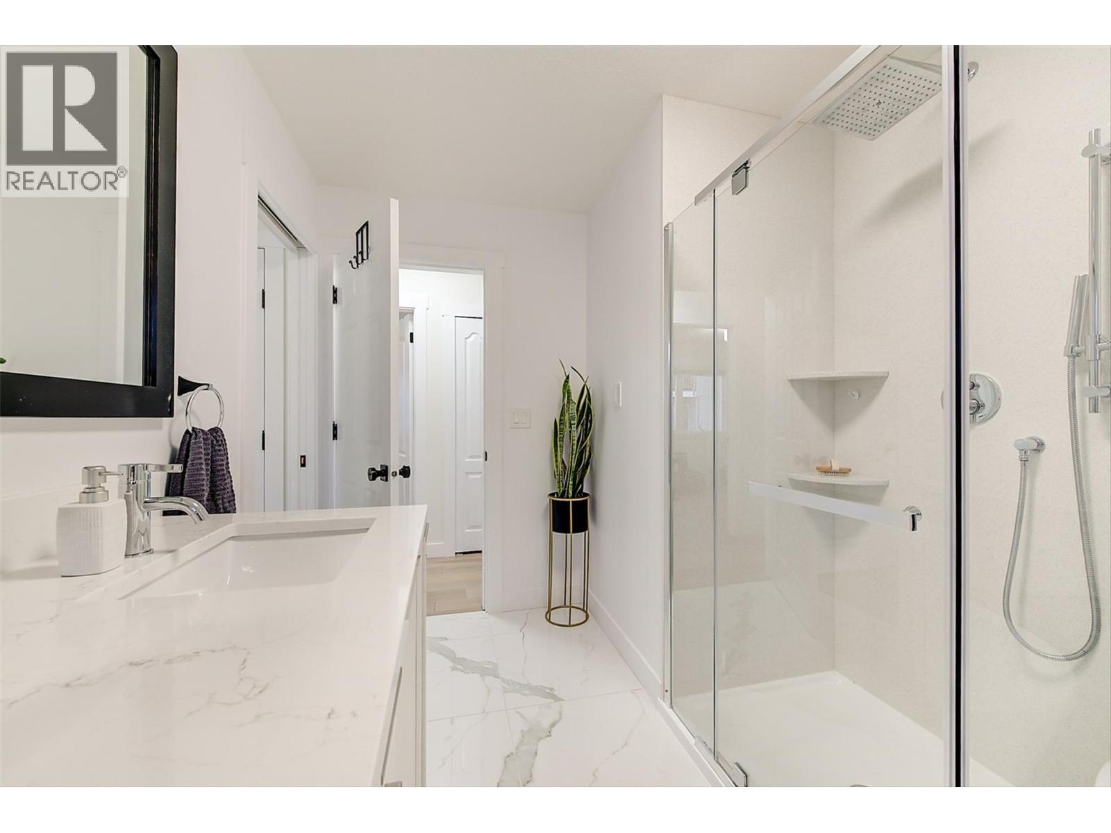 6178 Lipsett Avenue. Peachland, British Columbia