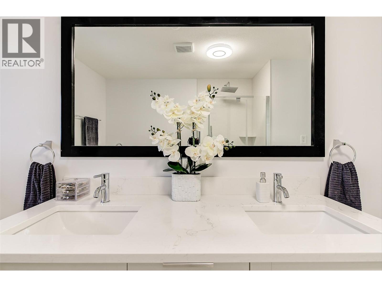 6178 Lipsett Avenue. Peachland, British Columbia