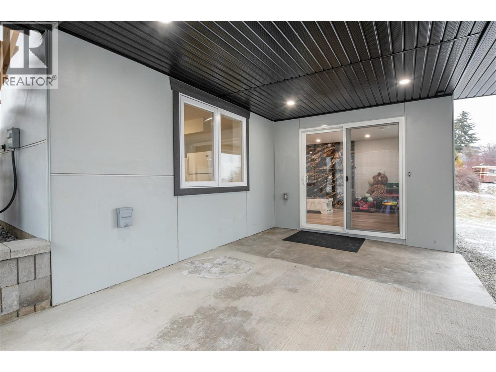 6178 Lipsett Avenue. Peachland, British Columbia