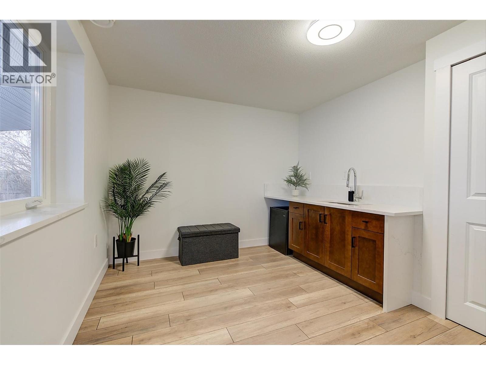 6178 Lipsett Avenue. Peachland, British Columbia