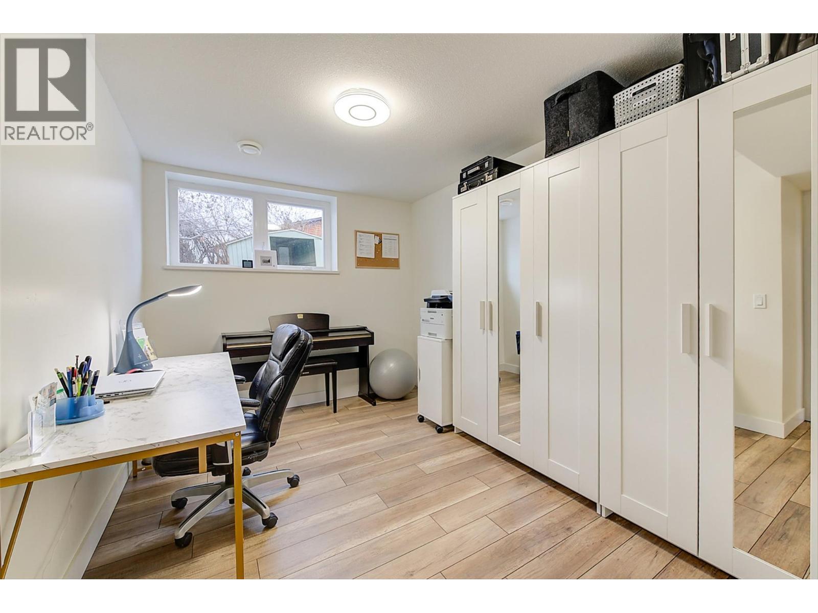 6178 Lipsett Avenue. Peachland, British Columbia