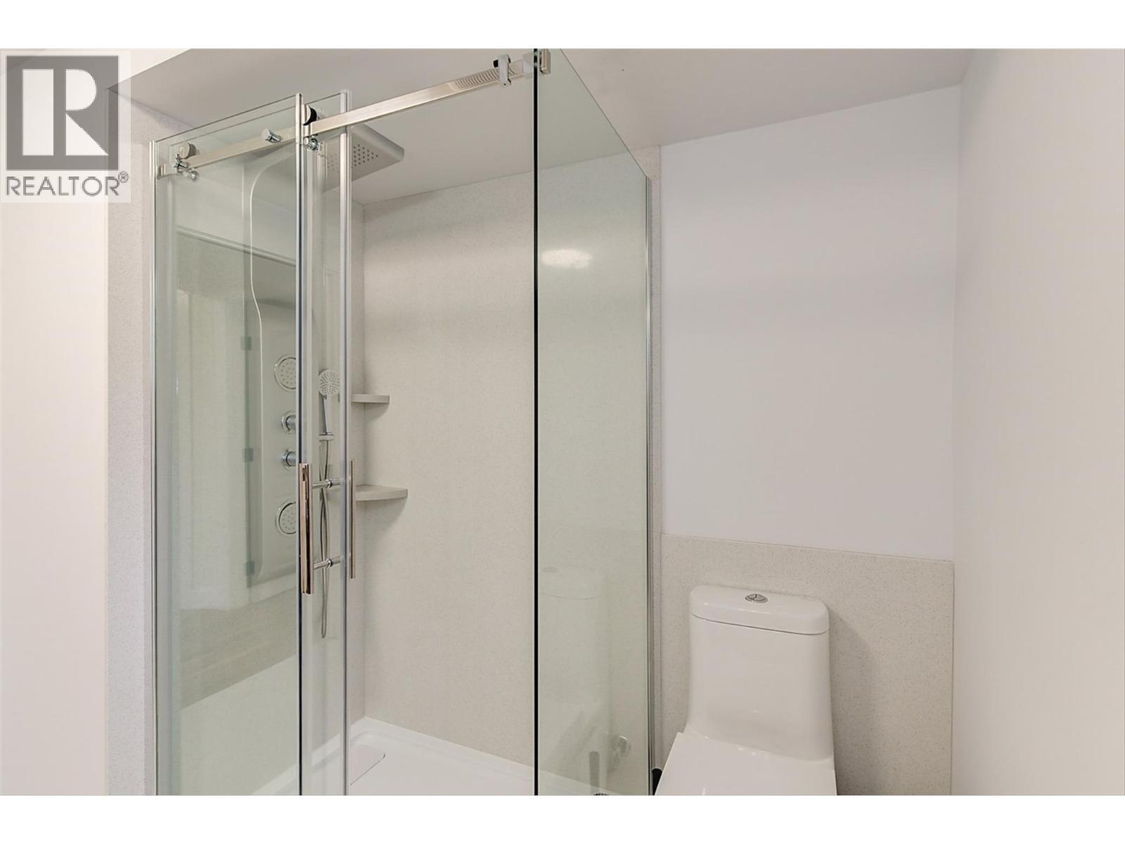 6178 Lipsett Avenue. Peachland, British Columbia