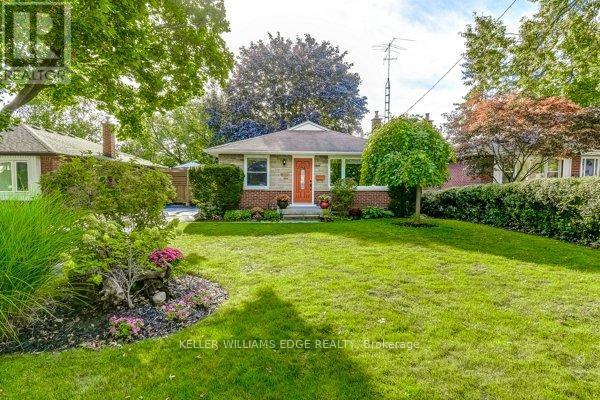 1216 De Quincy Crescent, Burlington (mountainside)