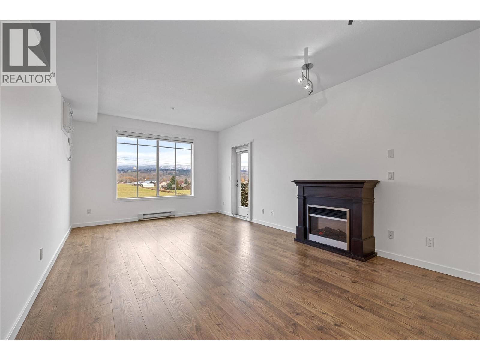 3735 Casorso Road Unit# 305. Kelowna, British Columbia