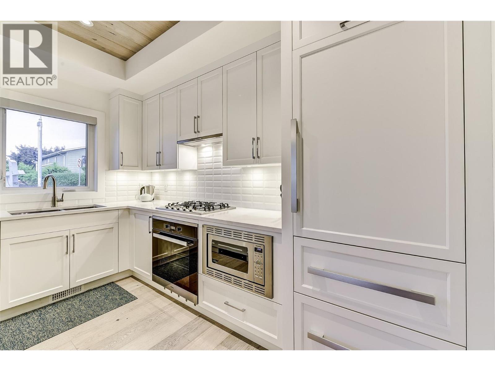 1308 Richter Street Unit# 106. Kelowna, British Columbia