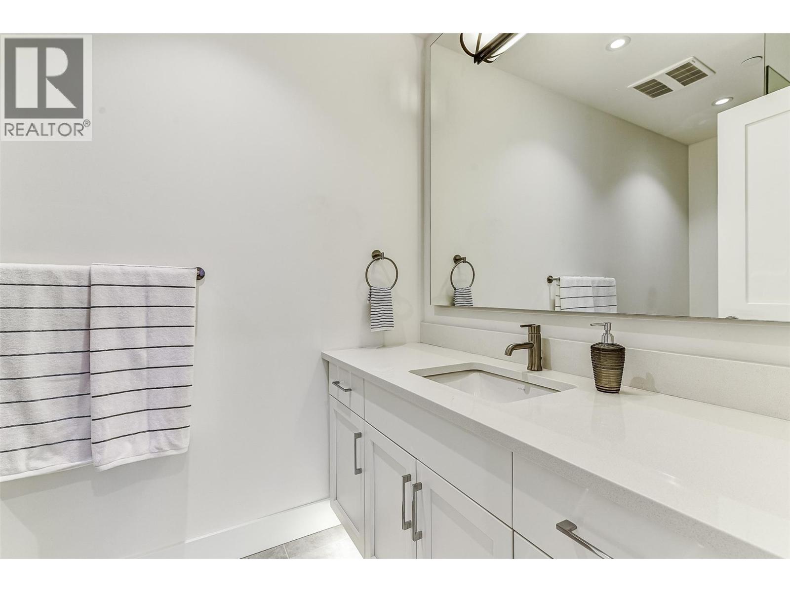 1308 Richter Street Unit# 106. Kelowna, British Columbia