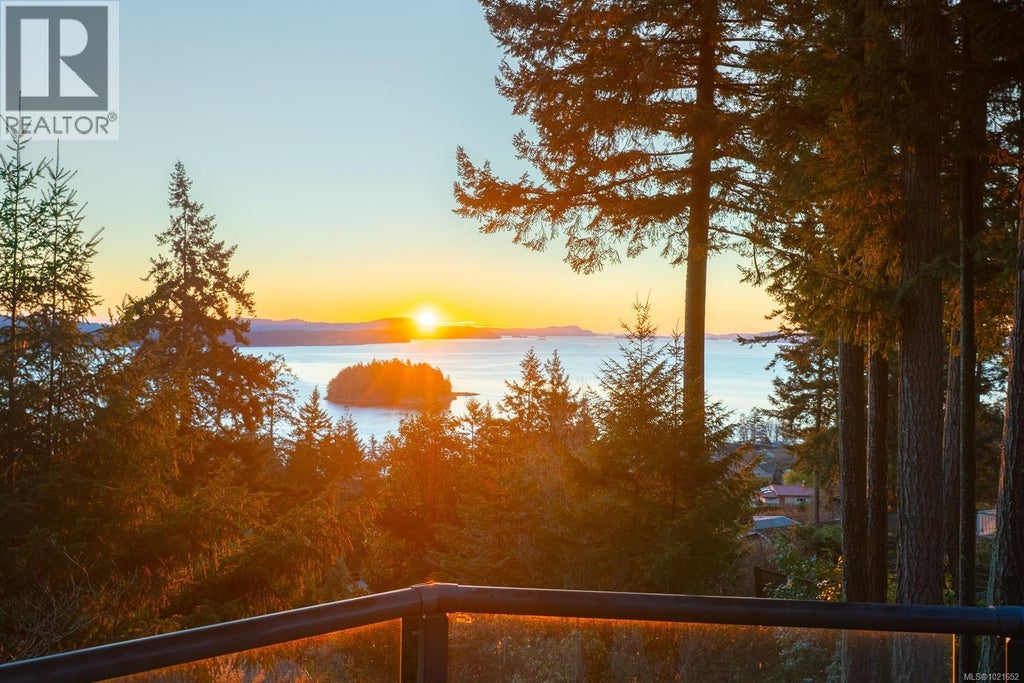 1372 Ivor Road, Nanaimo