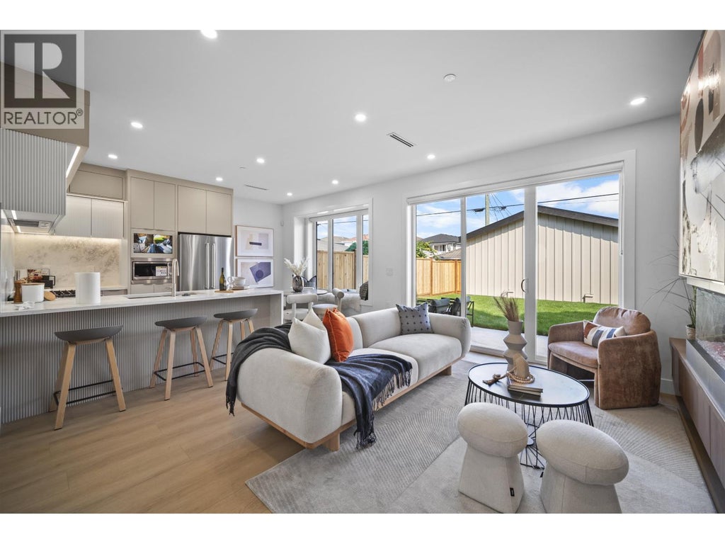 2 3563 E 25th Avenue, Vancouver