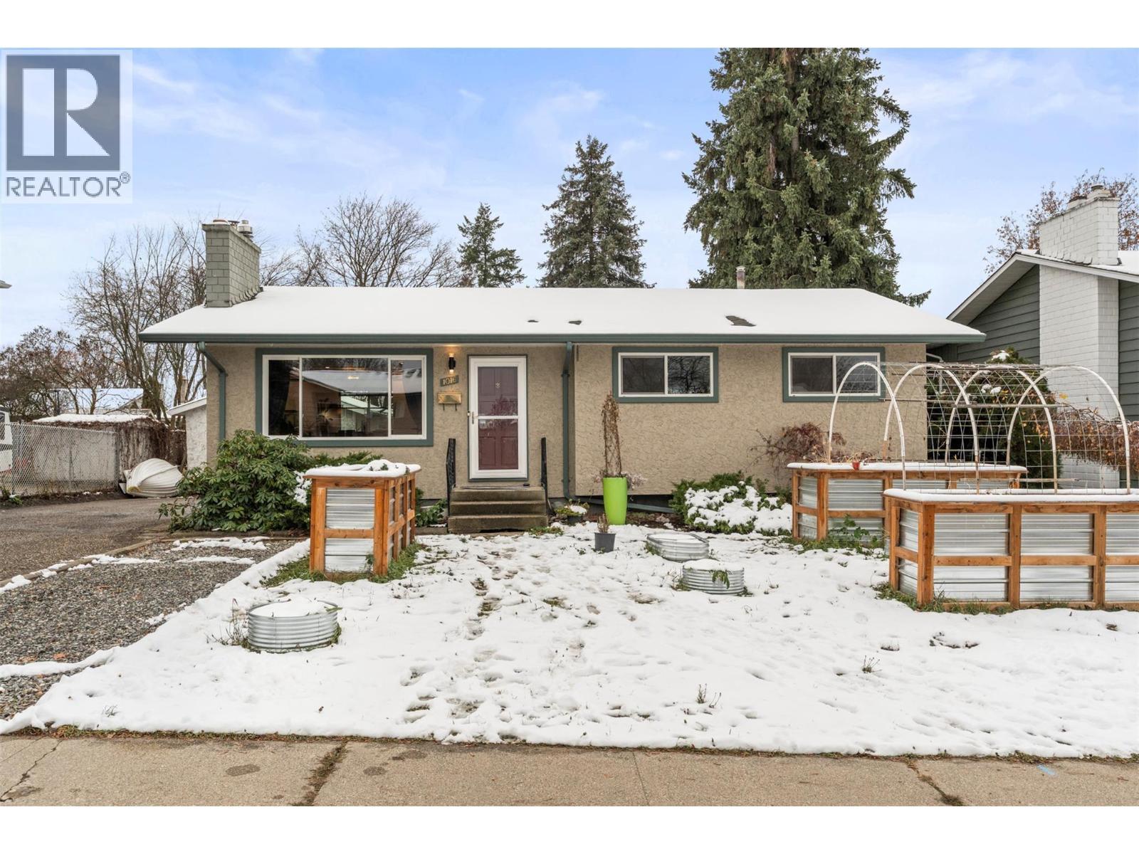 1016 34 Avenue. Vernon, British Columbia