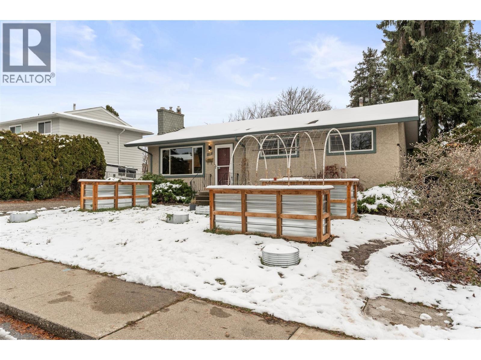 1016 34 Avenue. Vernon, British Columbia